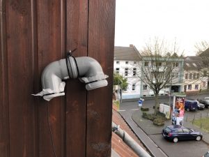 Feinstaubsonsor auf dem Balkon